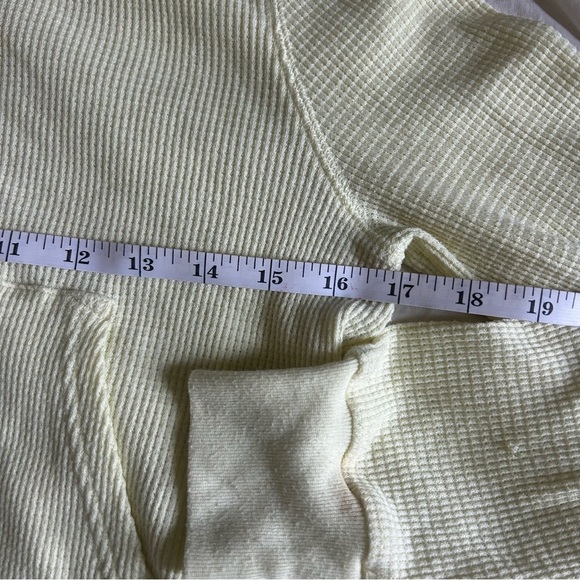 TNA By Aritzia Womens 2XS Butter Yellow Hooded Waffle-Knit Zip-Up Jacket - Picture 3 of 6